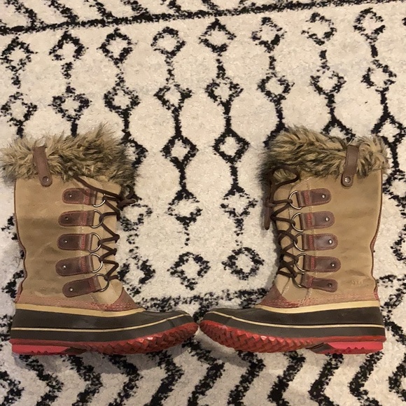 US 8 - Sorel winter duck boot tan / brown. Waterproof. Insulated. Gently used. - Picture 3 of 5